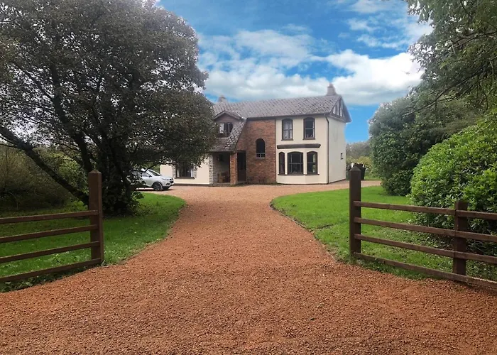 Spacious Private 6 Bedroom 1 Km To Beach Dogs Welcome