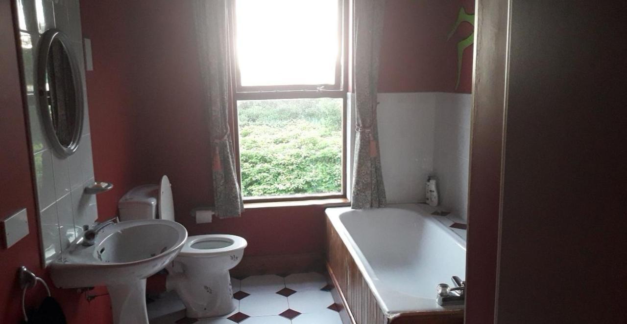 Holiday home Spacious Private 6 Bedroom 1 Km To Dogs Welcome