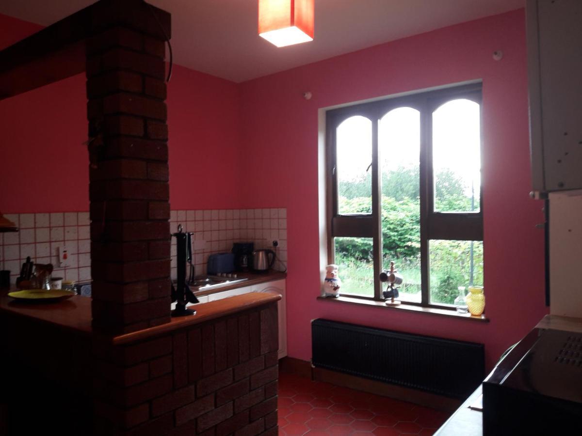 Spacious Private 6 Bedroom 1 Km To Dogs Welcome Holiday home
