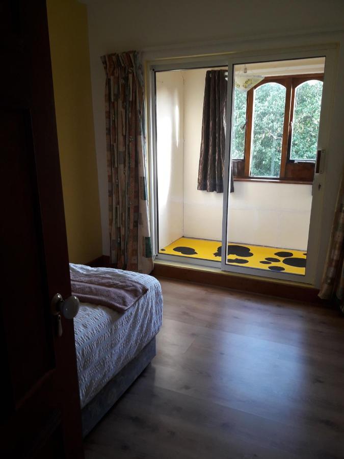 Spacious Private 6 Bedroom 1 Km To Dogs Welcome Falcarragh