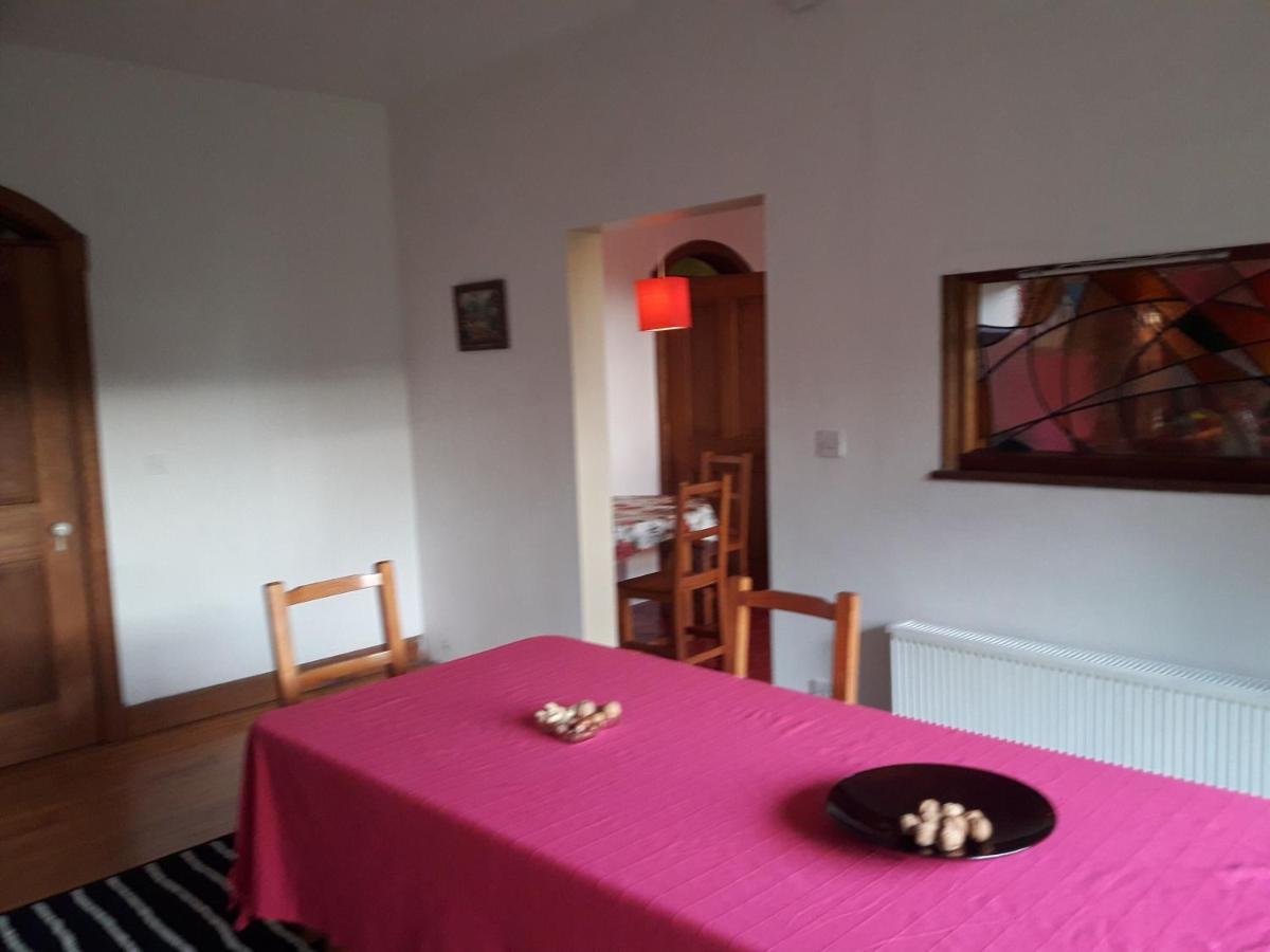 Spacious Private 6 Bedroom 1 Km To Dogs Welcome *
